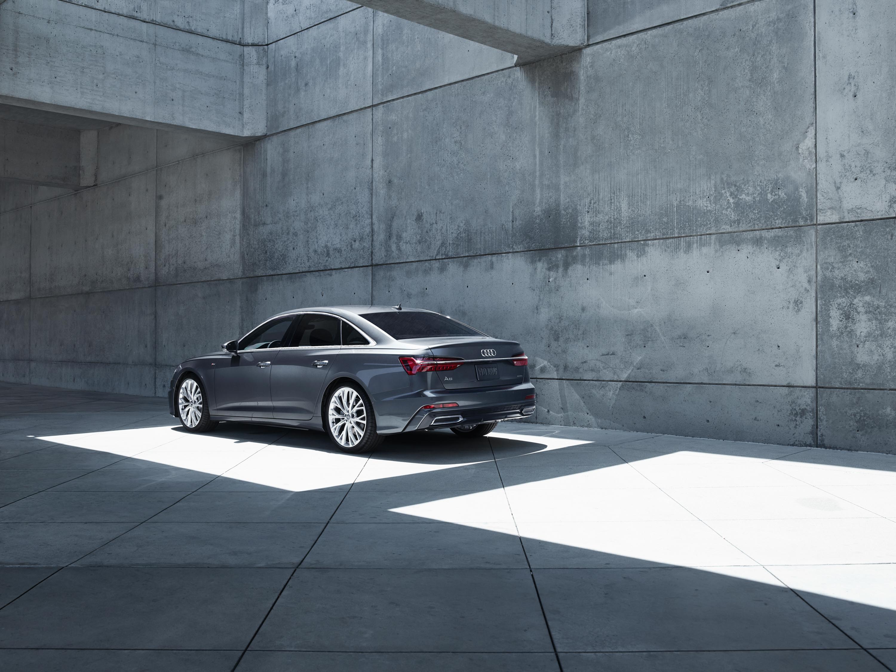 43872_Audi_A6_18_Driver_Rear34_0022_R4_RGB